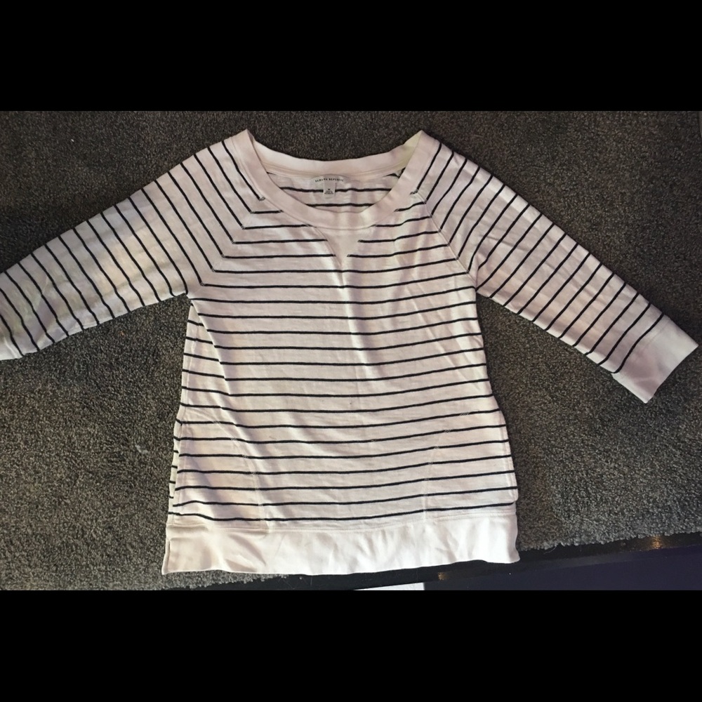 Banana Republic light sweater with pockets